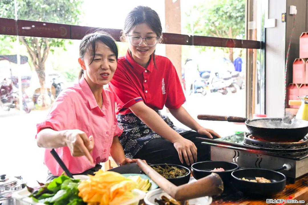 全网追的“扁担女孩”,找了一份暑假工,时薪12元 - 萍乡生活资讯 - 萍乡28生活网 px.28life.com
